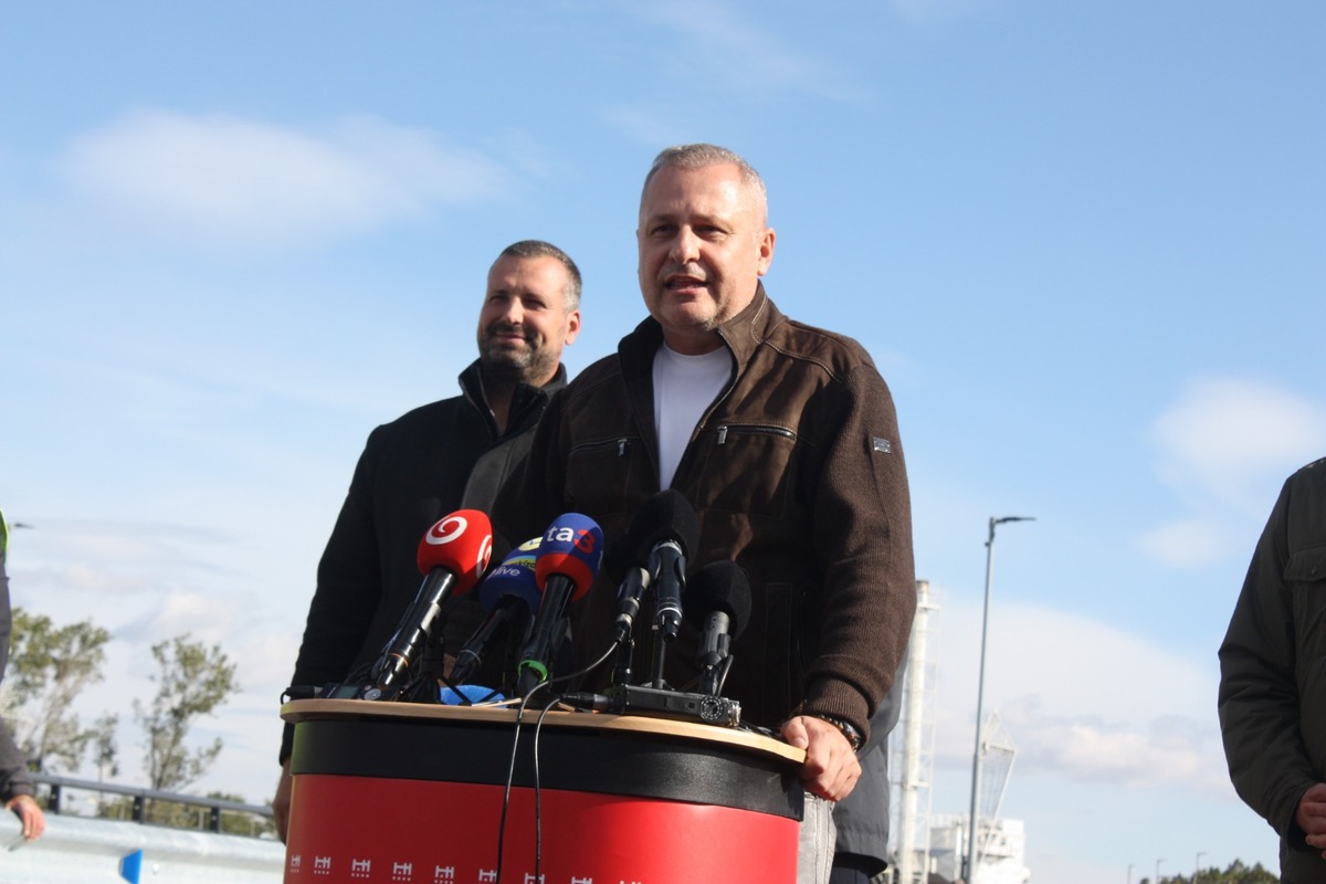 FOTO: Otvorenie mostu na Hradskej ulici, toto sú prvé autá, ktoré po ňom prešli, foto 21