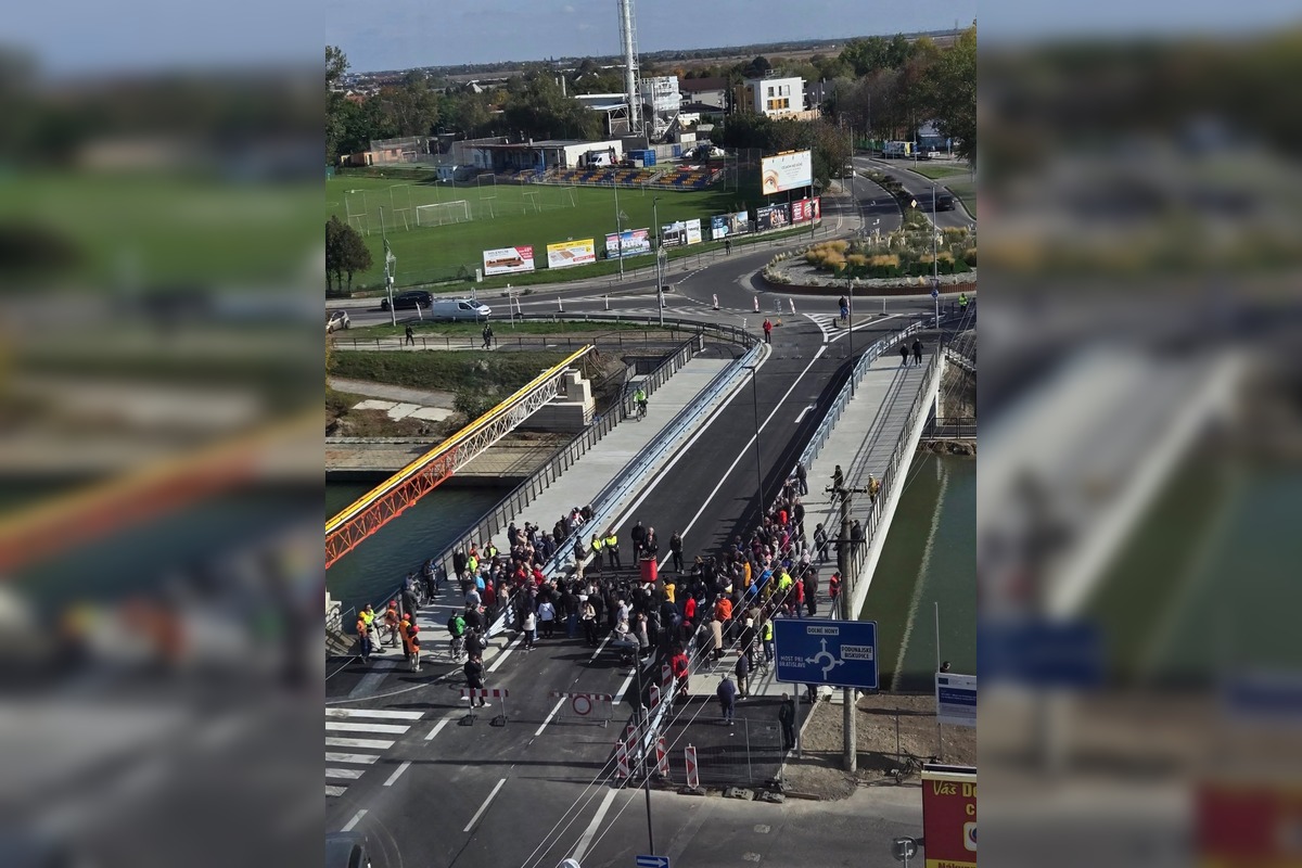 FOTO: Otvorenie mostu na Hradskej (pohľad z výšky), foto 1