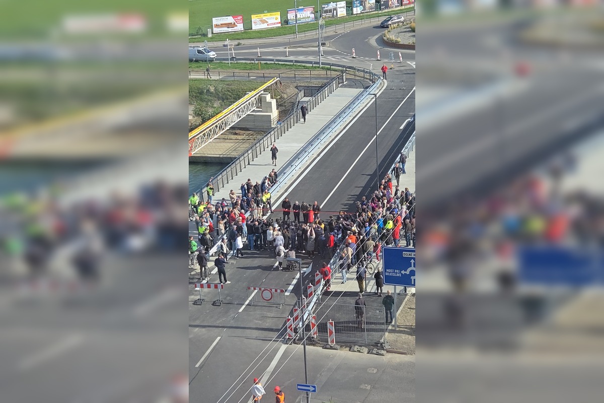 FOTO: Otvorenie mostu na Hradskej (pohľad z výšky), foto 2