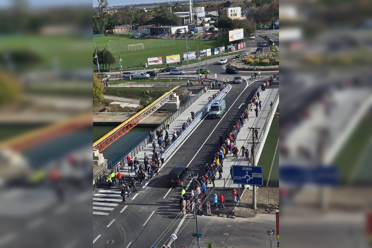 FOTO: Otvorenie mostu na Hradskej (pohľad z výšky), foto 3