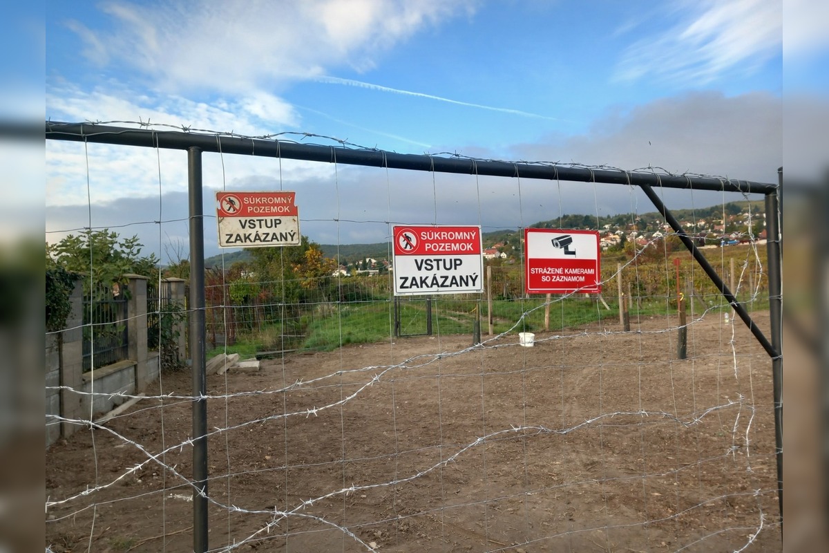 FOTO: Nelegálny plot v Rači, foto 5