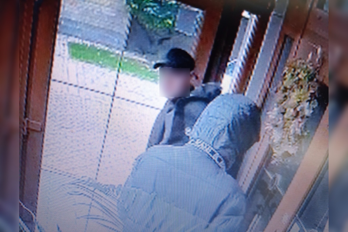 FOTO: Na Nivách vnikajú do obydlí podozriví muži, foto 1