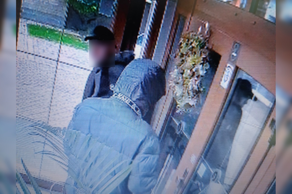 FOTO: Na Nivách vnikajú do obydlí podozriví muži, foto 3