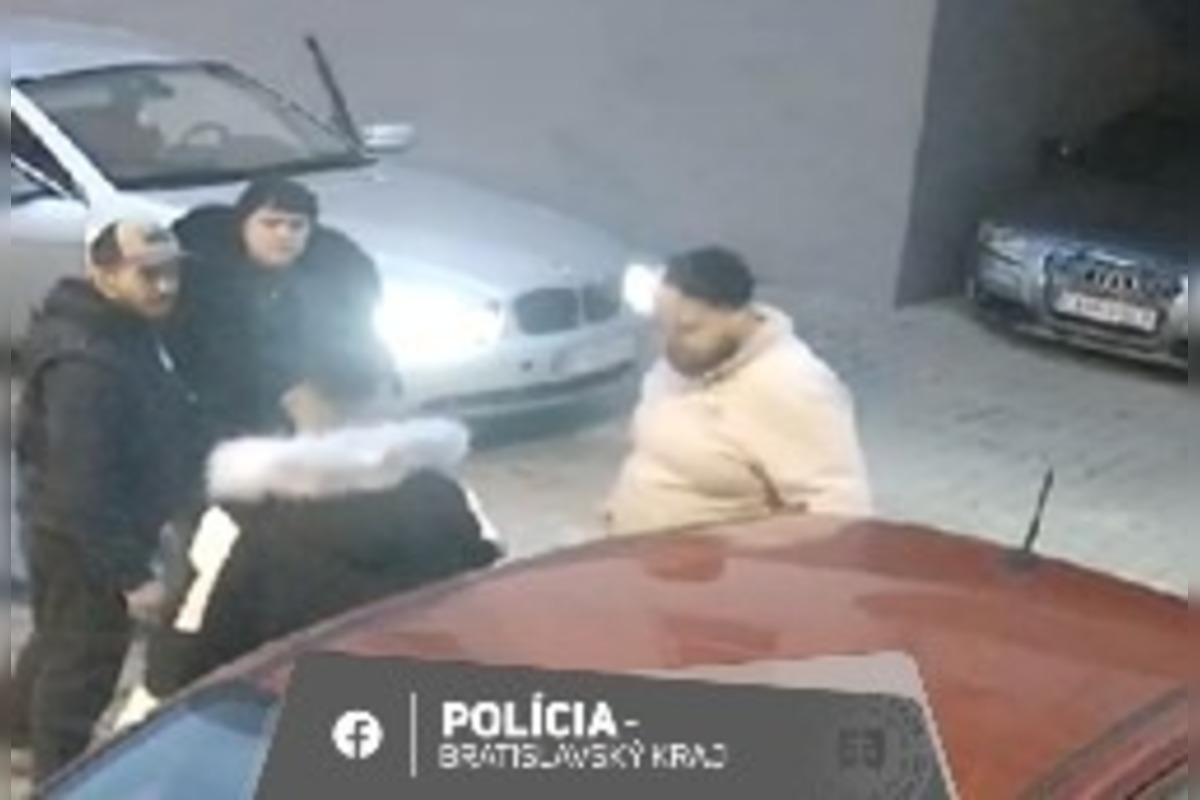 FOTO: Polícia pátra po totožnosti troch osôb, foto 2