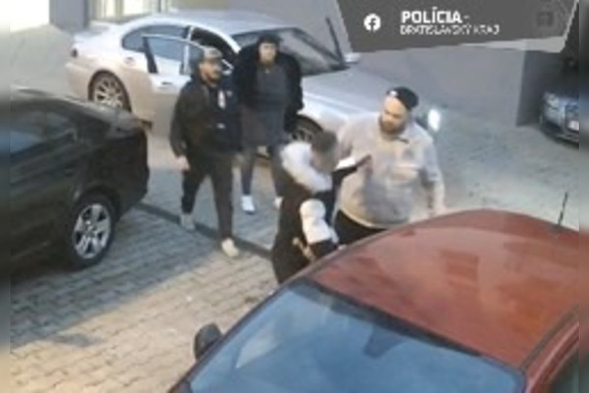 FOTO: Polícia pátra po totožnosti troch osôb, foto 4