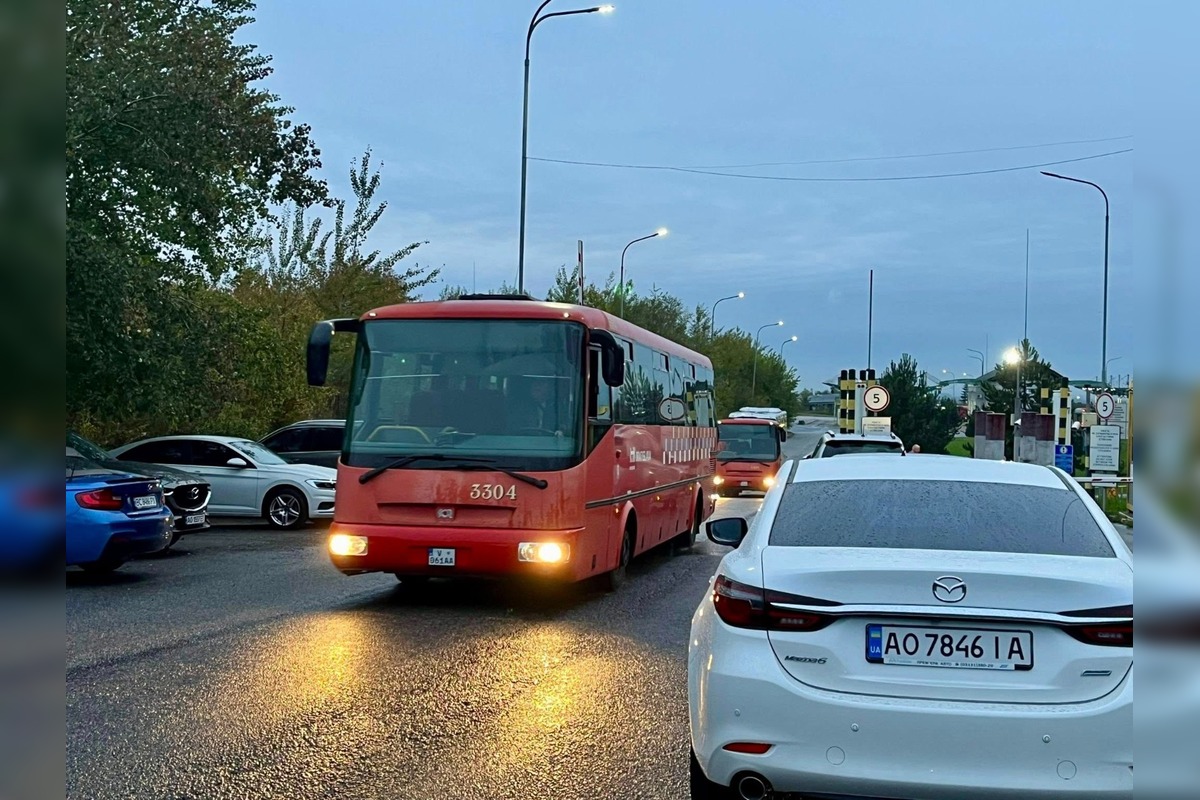 FOTO: Starosta Ružinova poslal do ukrajinského Chersonu 3 autobusy, foto 1