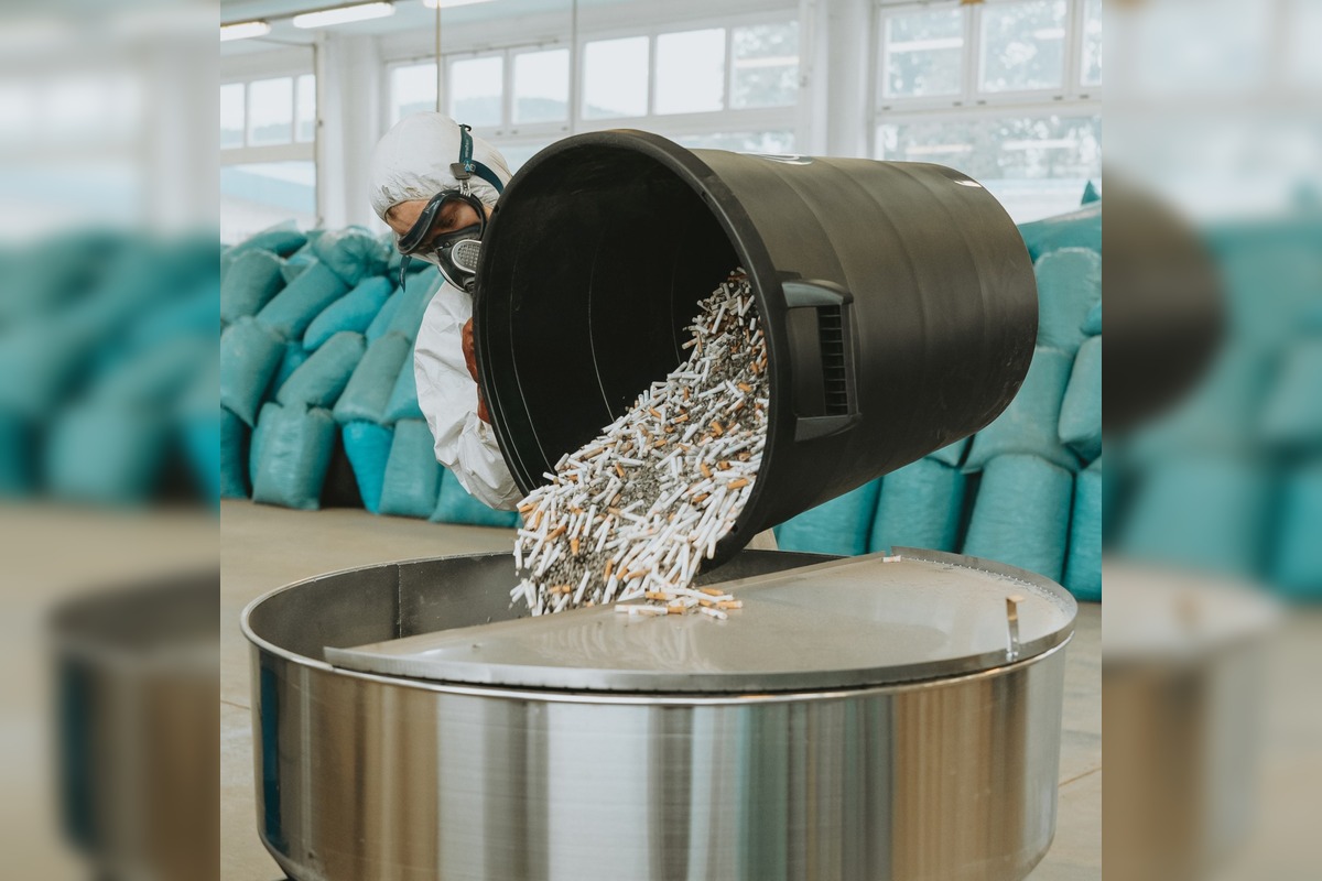 FOTO: Bratislavský kraj testuje asfalt s prímesami recyklovaných ohorkov z cigariet, foto 3