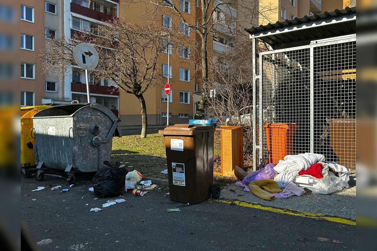 FOTO: Smeti v Dúbravke, foto 2