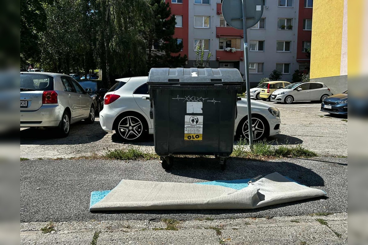 FOTO: Smeti v Dúbravke, foto 3
