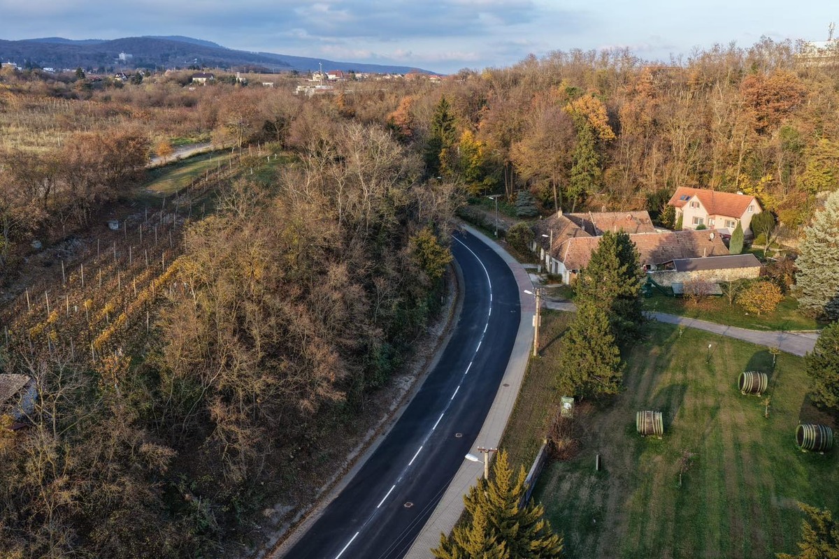 FOTO: Zrekonštruovaná cesta v Modre je už otvorená, foto 1