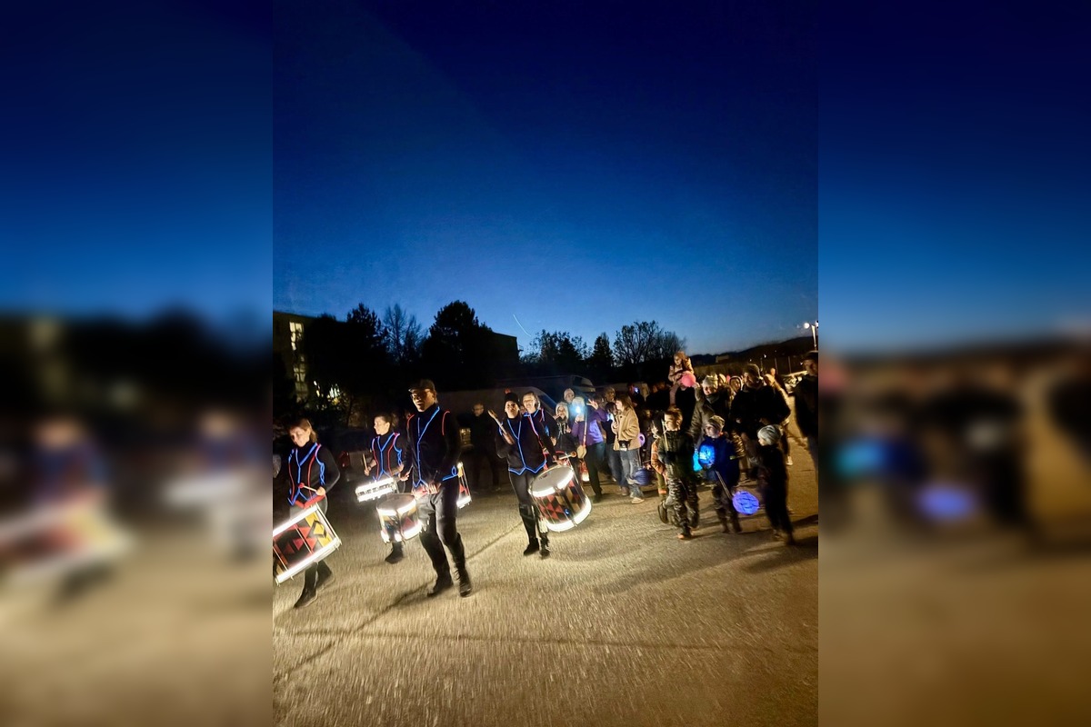 FOTO: Lampiónový sprievod rozžiaril ulice v Rači, foto 7