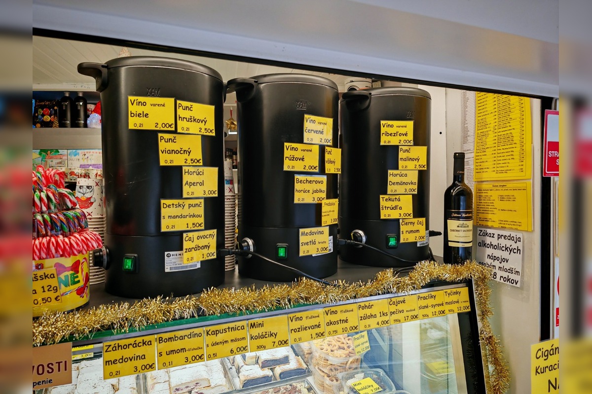 FOTO: Ceny a ponuka vo vianočnom stánku U Marečka vo Vrakuni, foto 9