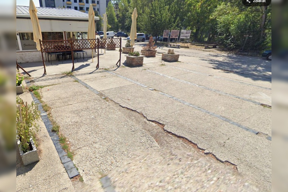 FOTO: Stav chodníka pri DK Ružinov, foto 4