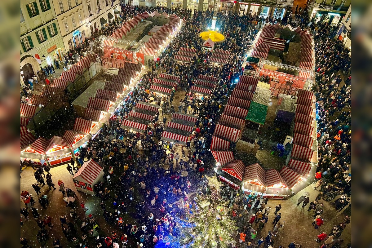 FOTO: Rozsvietenie vianočného stromčeka na Hlavnom námestí (2024), foto 7