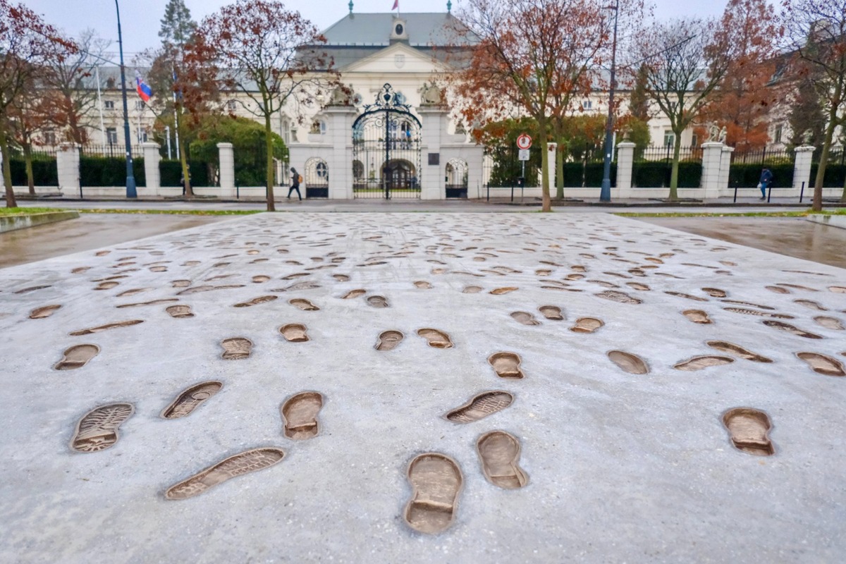 FOTO: Pamätník novembra 1989 na Námestí slobody, foto 2