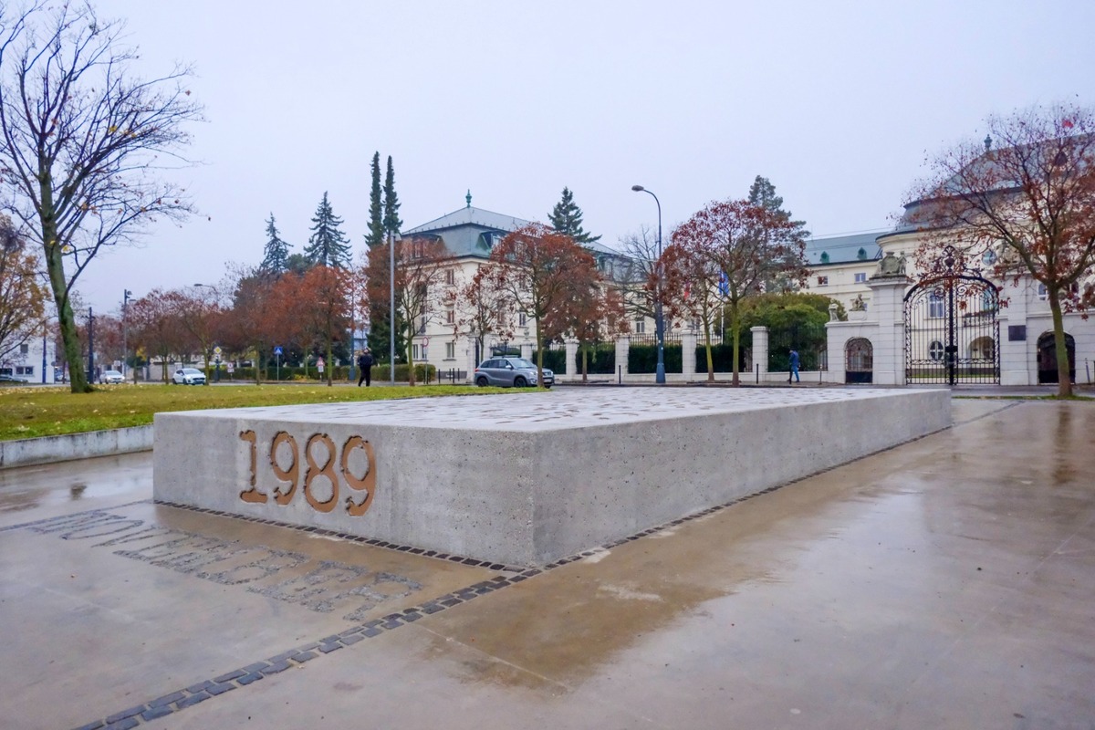 FOTO: Pamätník novembra 1989 na Námestí slobody, foto 3