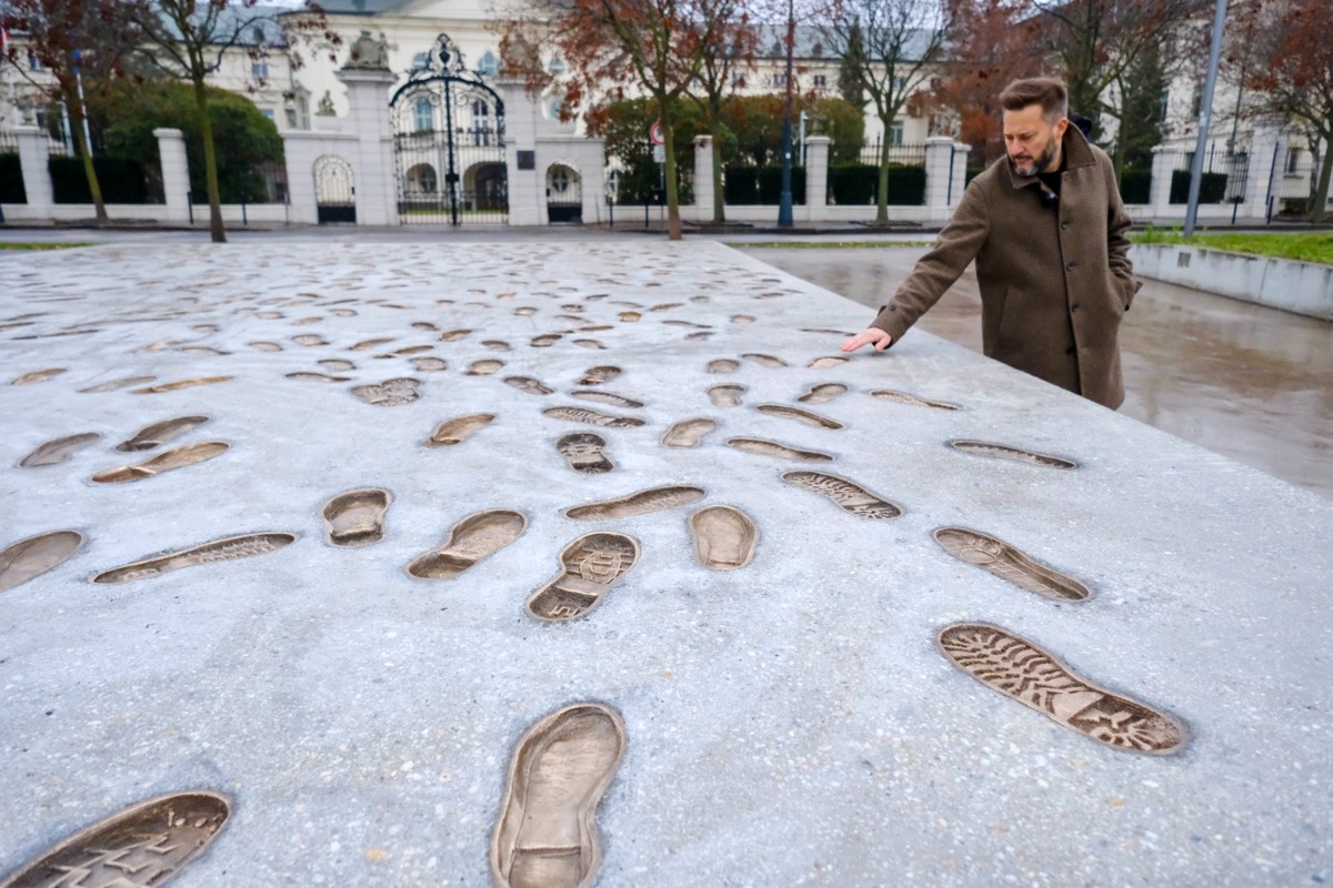 FOTO: Pamätník novembra 1989 na Námestí slobody, foto 6