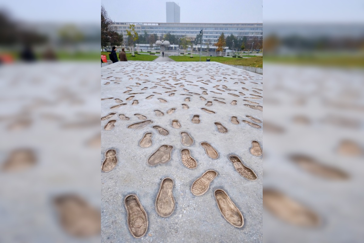 FOTO: Pamätník novembra 1989 na Námestí slobody, foto 7