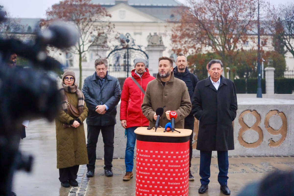 FOTO: Pamätník novembra 1989 na Námestí slobody, foto 8