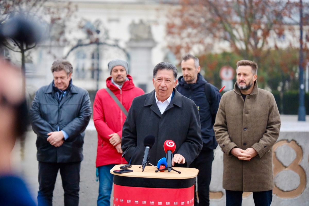 FOTO: Pamätník novembra 1989 na Námestí slobody, foto 9