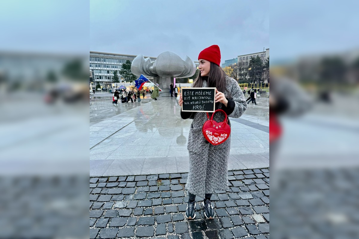 FOTO: Protesty a zhromaždenia v Bratislave a okolí. Námestie slobody bolo plné ľudí, foto 9