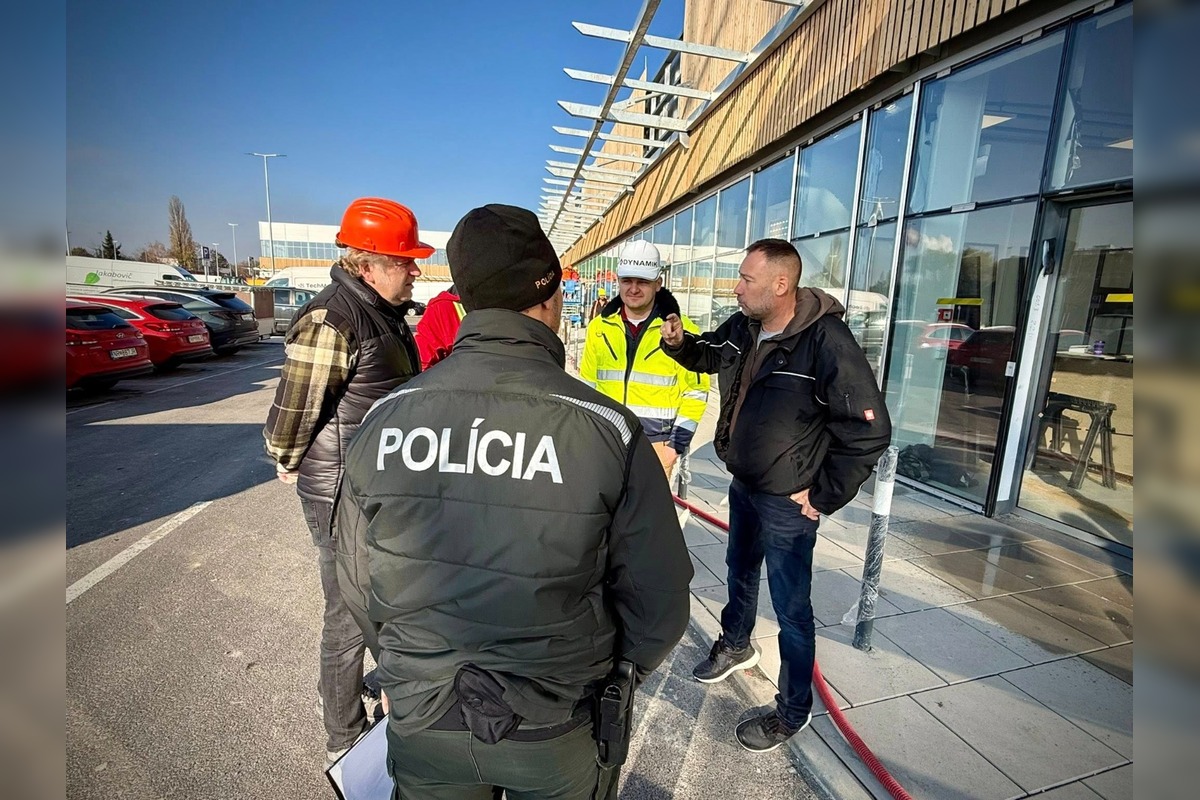 FOTO: Nové nákupné centrum Retail Park v Podunajských Biskupiciach čoskoro otvoria, foto 1