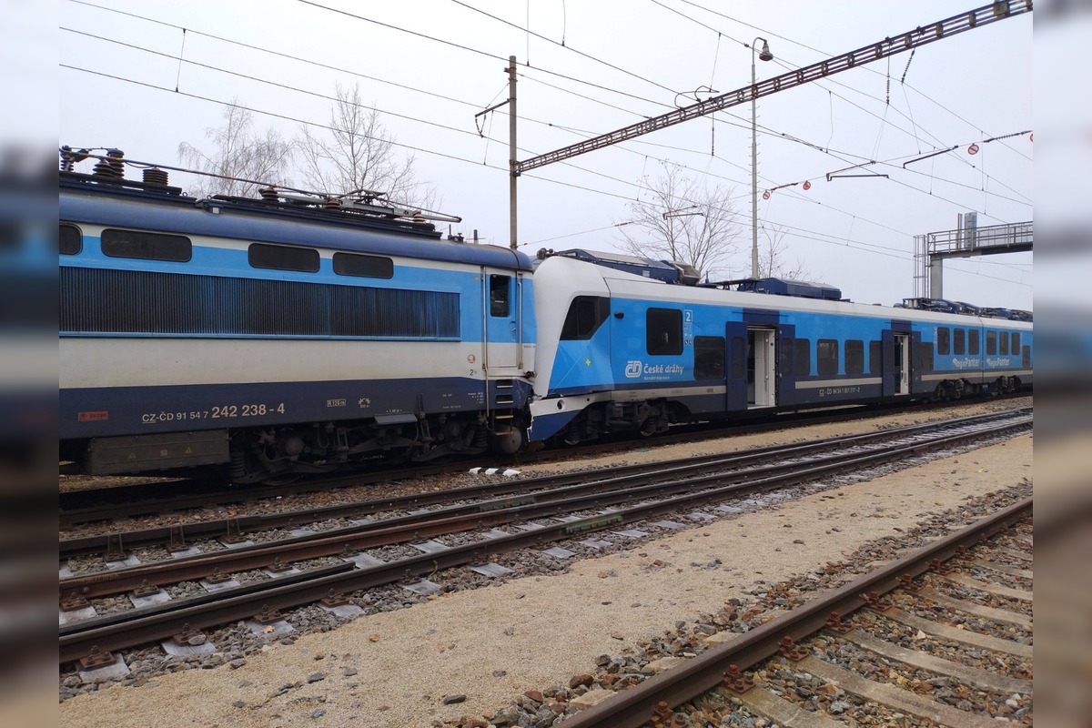 FOTO: V Česku sa čelne zrazili dva vlaky, foto 5