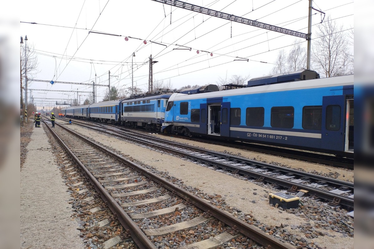 FOTO: V Česku sa čelne zrazili dva vlaky, foto 6