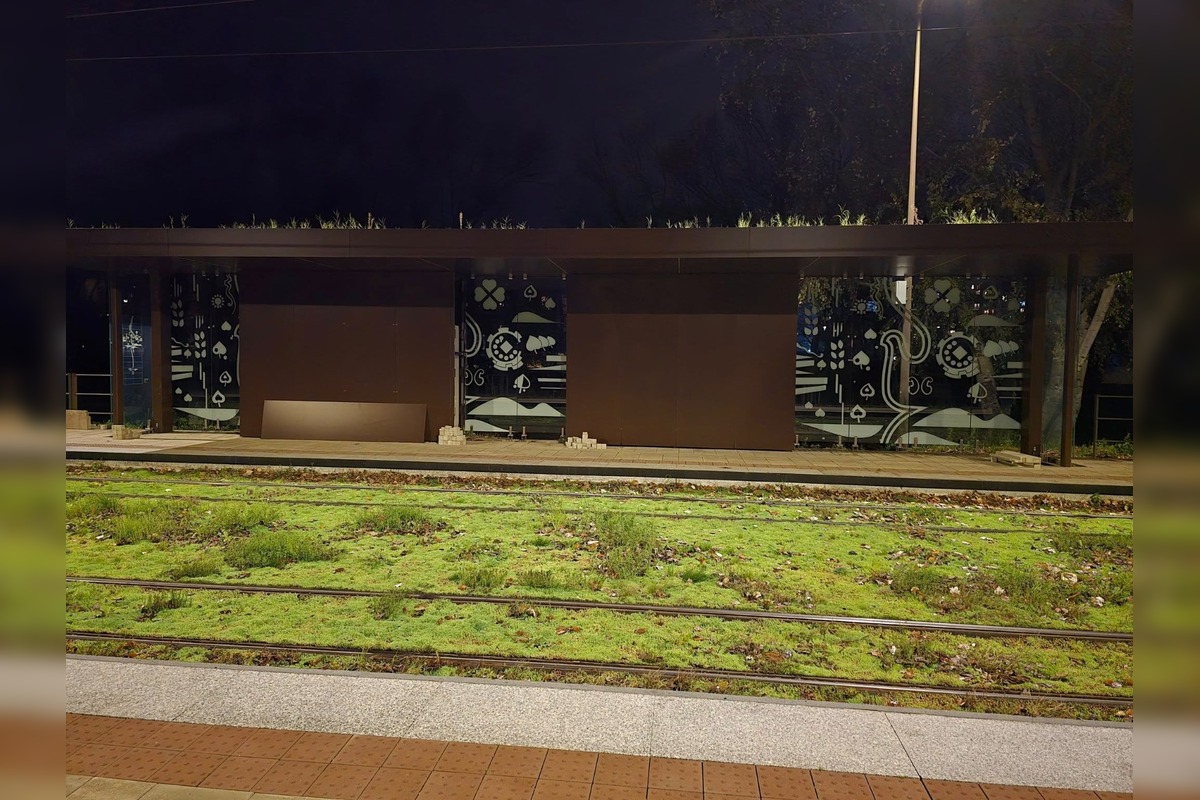 FOTO: Prvý hotový prístrešok na petržalskej trati, foto 1