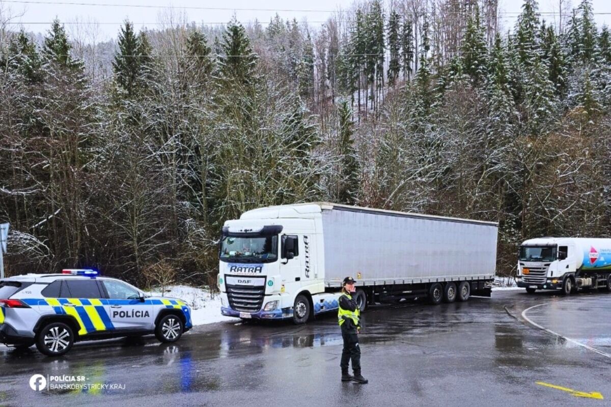 FOTO: Prvý sneh dorazil. Chaos na východe, kolóny na severe, juh stále čaká, foto 2