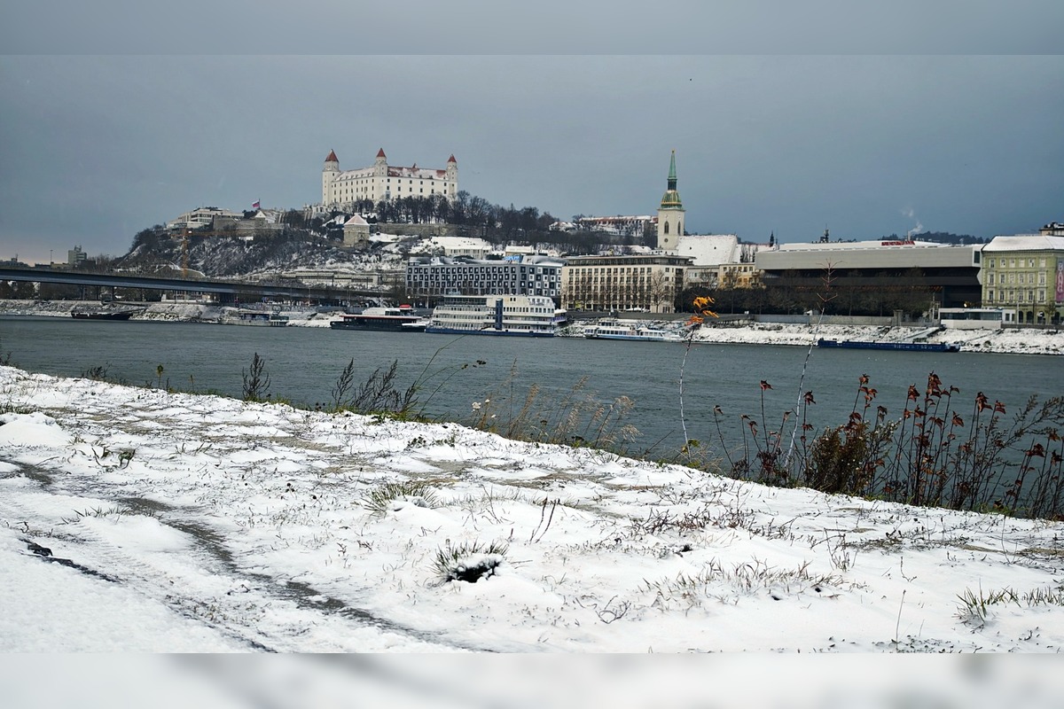 FOTO: Na Bratislavu spadol tohtoročný prvý sneh, foto 11