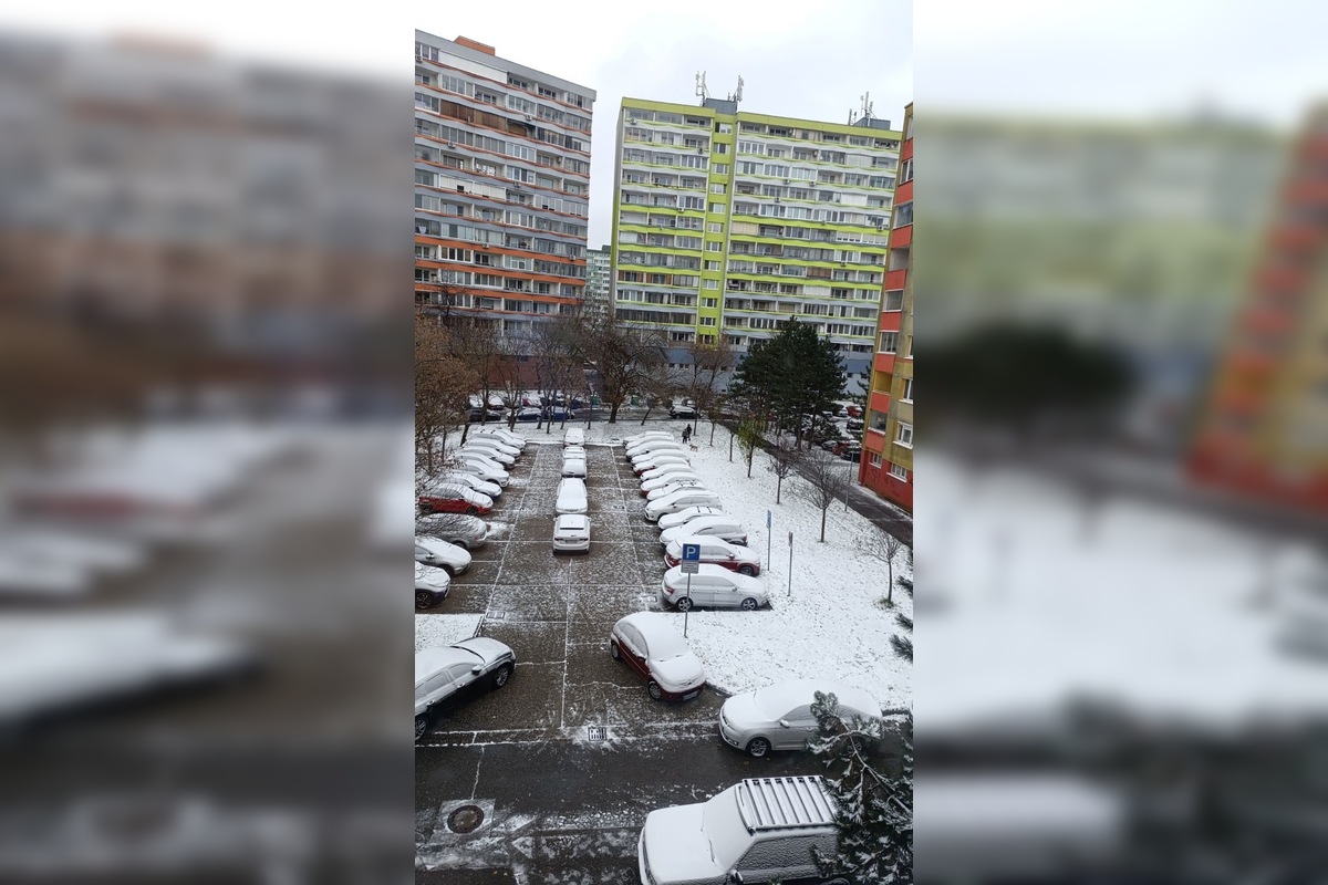 FOTO: V Petržalke sa tešia prvej snehovej nádielke, foto 1