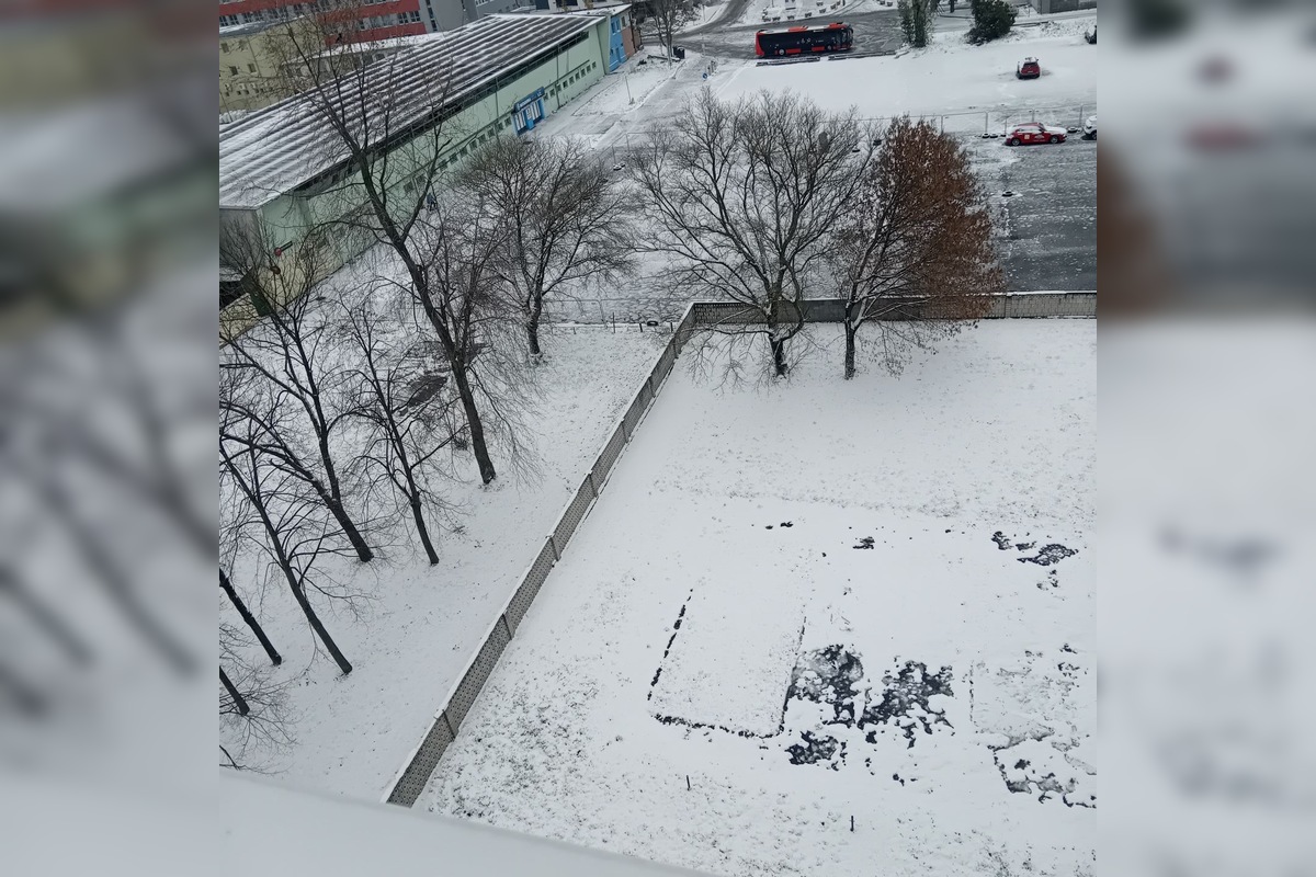 FOTO: V Petržalke sa tešia prvej snehovej nádielke, foto 5