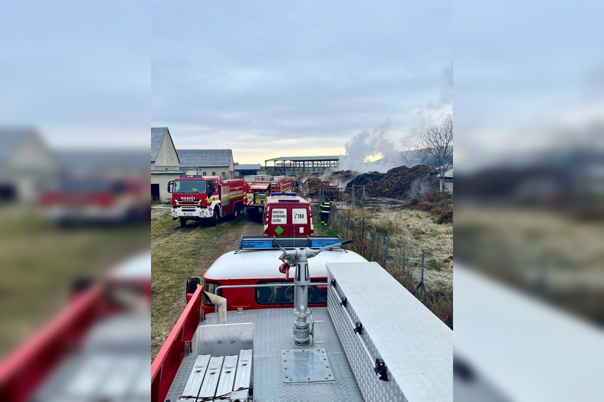 FOTO: Požiar družstva vo Vajnoroch, foto 1