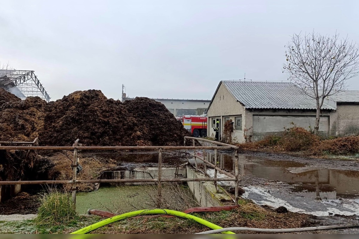 FOTO: Požiar družstva vo Vajnoroch, foto 4