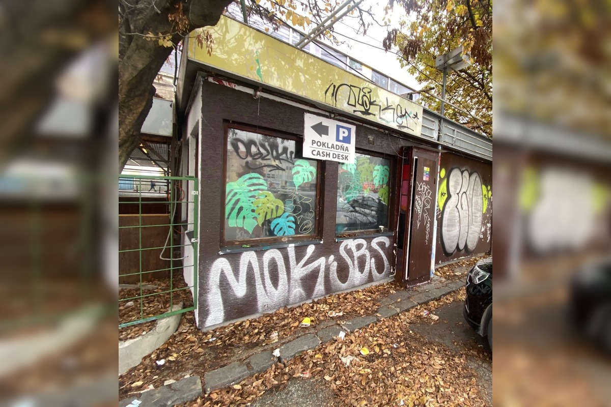 FOTO: Dáta bez pátosu upozorňujú na súkromné parkovisko pri Priori, zaplatíte 5 eur na hodinu, foto 1