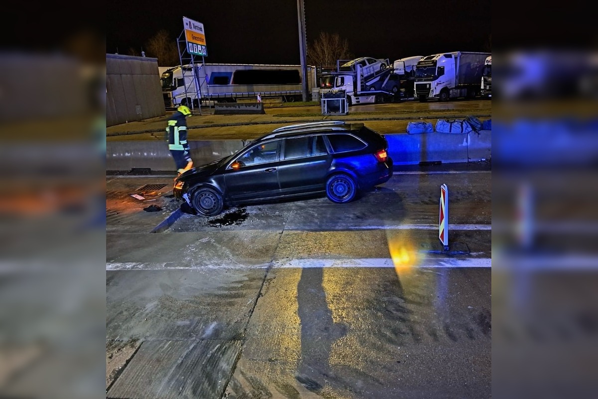 FOTO: Nočná nehoda v Kittsee, pre ktorú bolo počuť sirény v Petržalke, foto 1