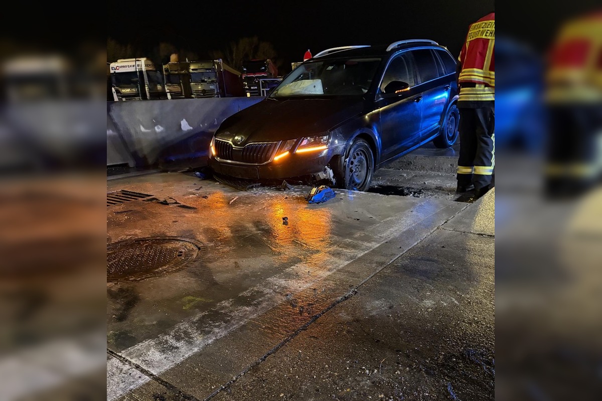 FOTO: Nočná nehoda v Kittsee, pre ktorú bolo počuť sirény v Petržalke, foto 2