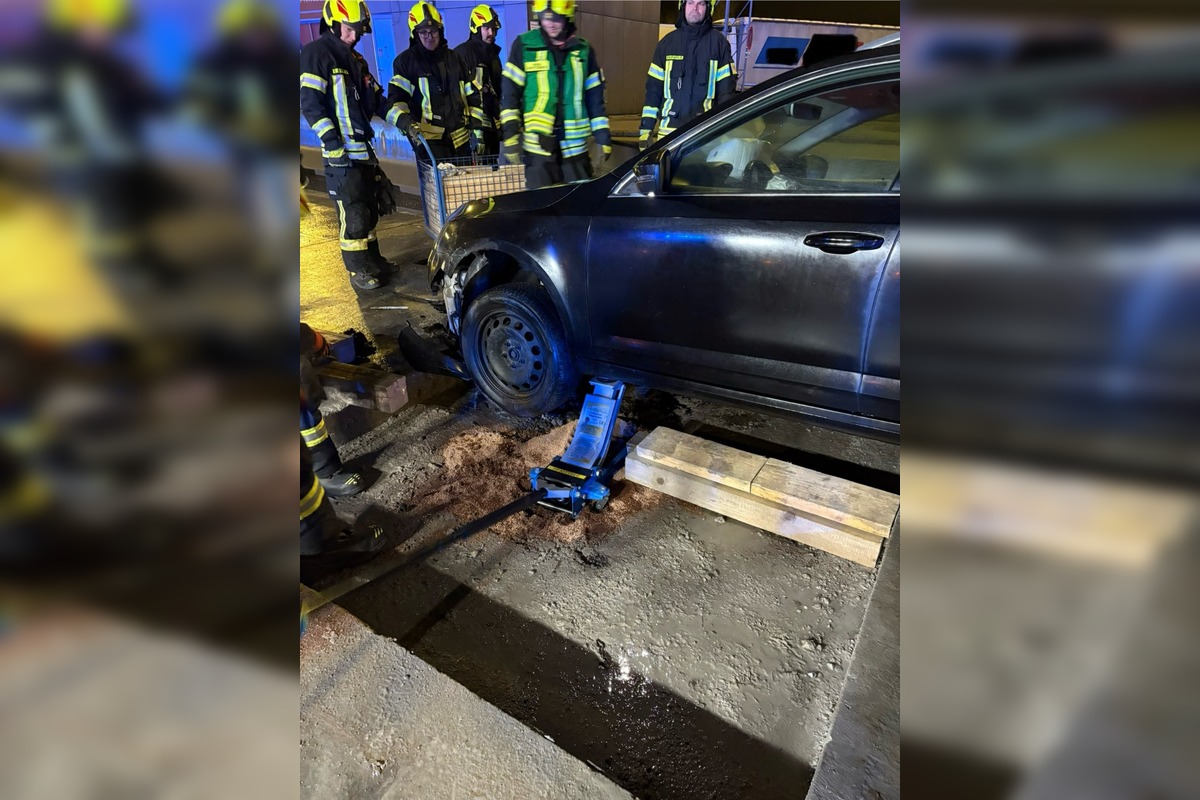 FOTO: Nočná nehoda v Kittsee, pre ktorú bolo počuť sirény v Petržalke, foto 3