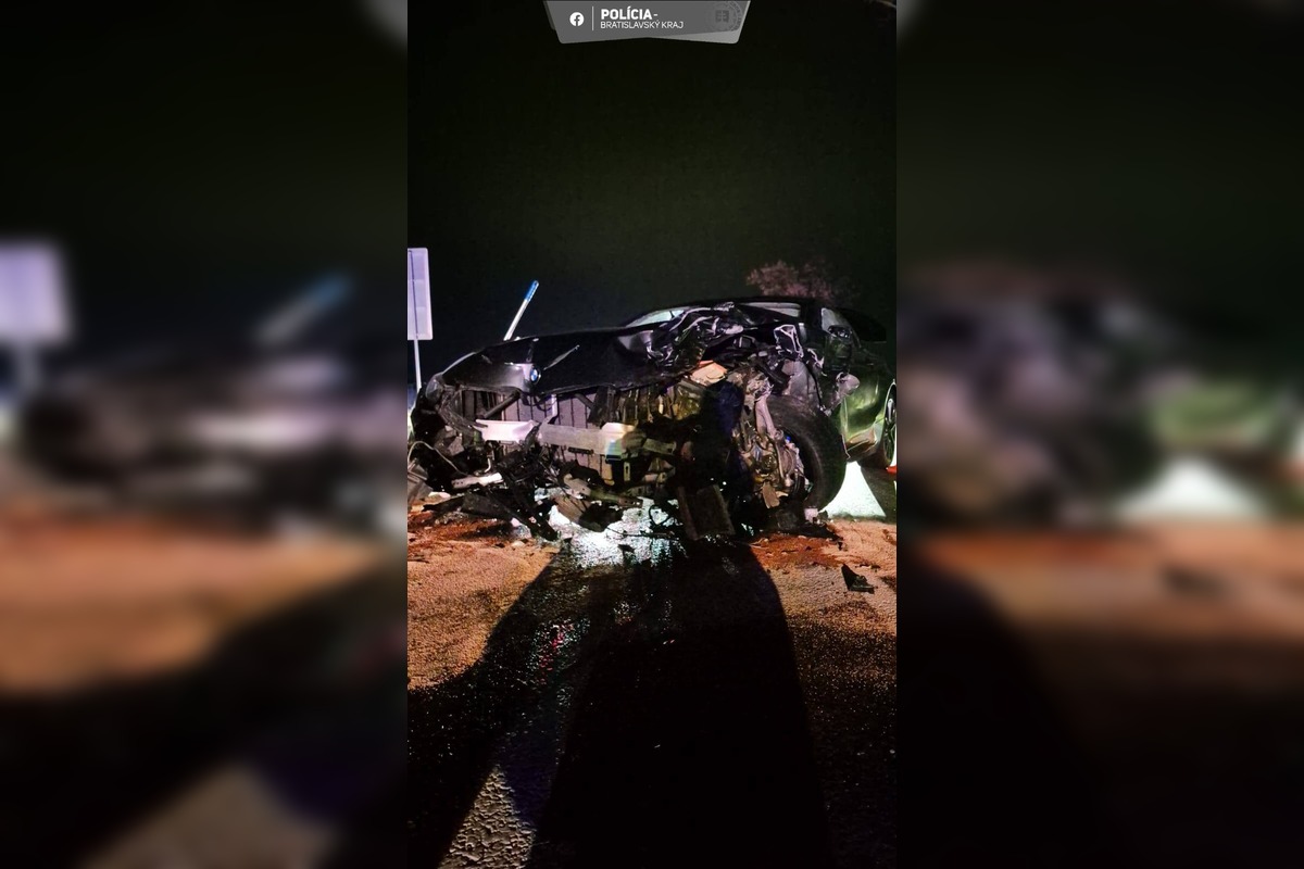 FOTO: Nehoda medzi Blatným a Sencom, foto 1