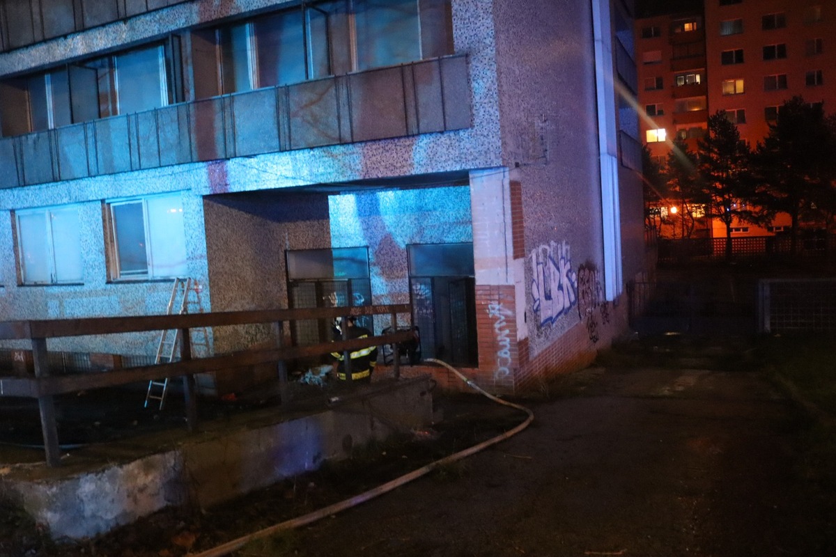 FOTO: Požiar bývalej policajnej ubytovni v Dúbravke, foto 2