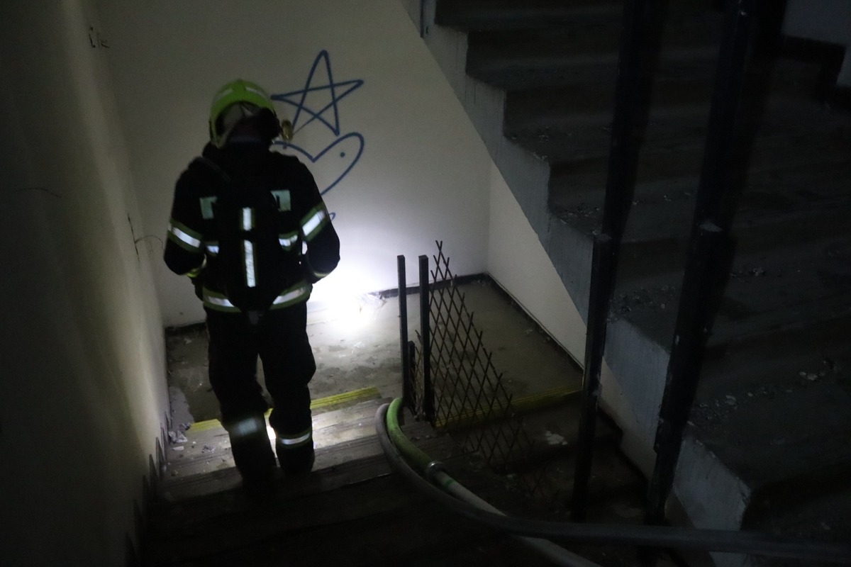 FOTO: Požiar bývalej policajnej ubytovni v Dúbravke, foto 3