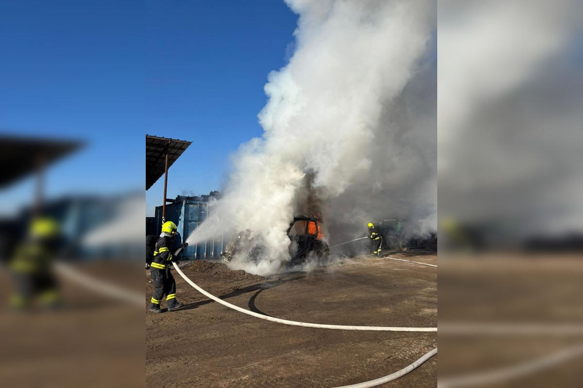 FOTO: Požiar pracovného stroja v obci Závod, foto 2
