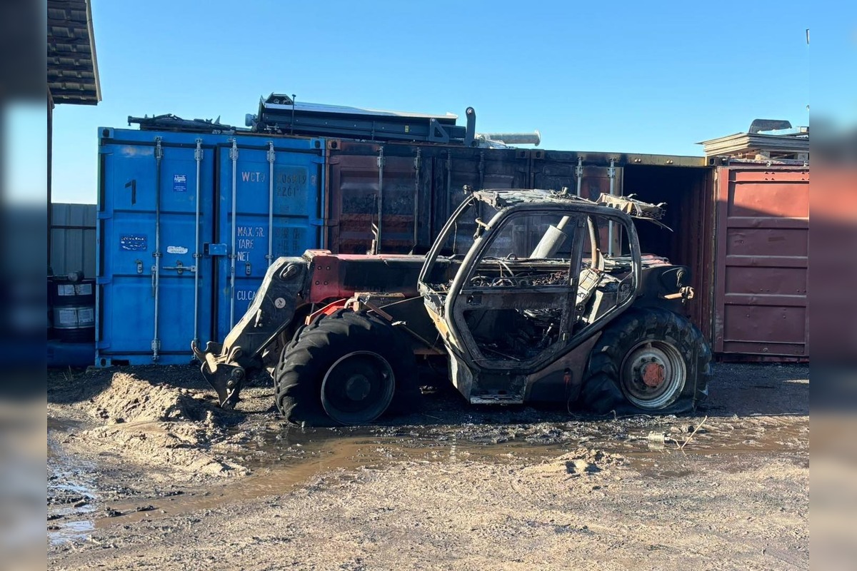 FOTO: Požiar pracovného stroja v obci Závod, foto 4