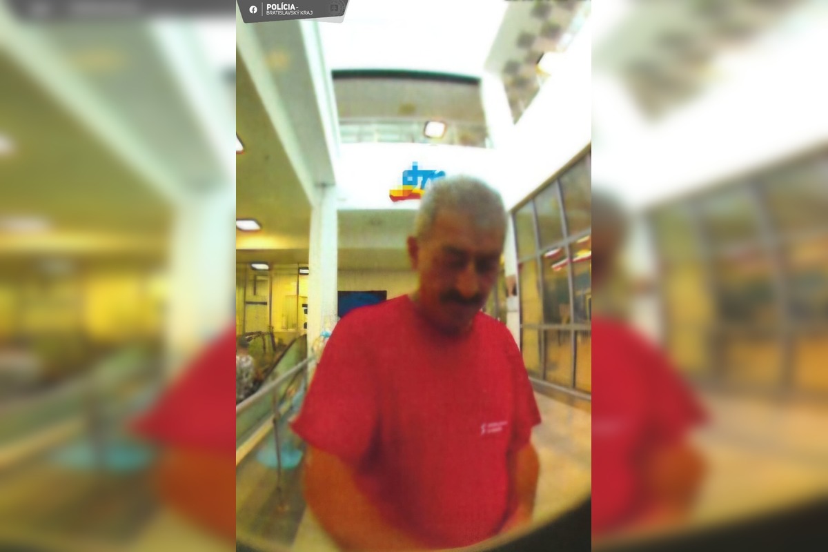FOTO: Spoznávate dvojicu na fotografiách? Bratislavskej polícii by mohla objasniť trestný čin, foto 1
