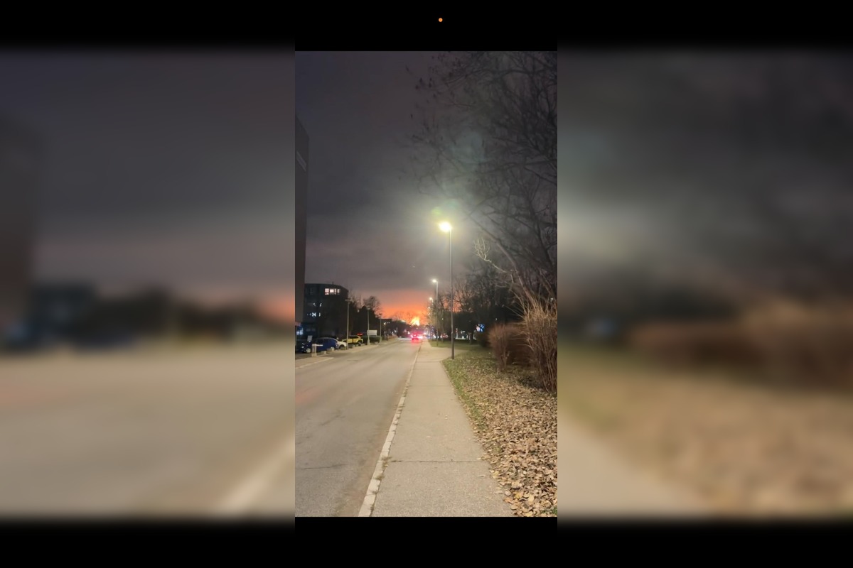 FOTO: Ružinovčania vo veľkom fotili žiaru v Slovnafte, foto 1