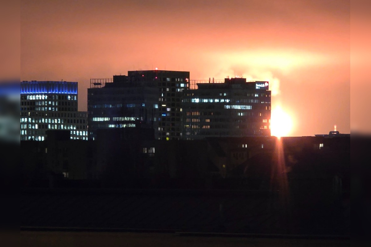 FOTO: Ružinovčania vo veľkom fotili žiaru v Slovnafte, foto 6