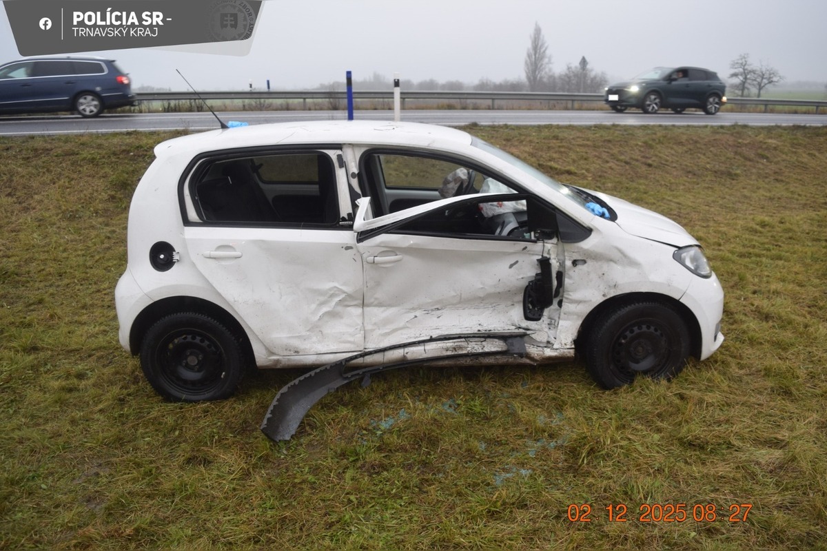 FOTO: Zábery z dopravnej nehody, pri ktorej skončil hokejista v nemocnici, foto 3