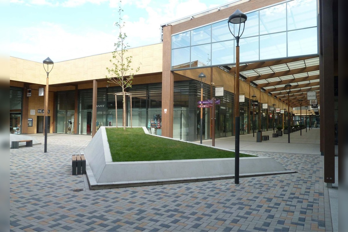 FOTO: Z bývalého outletu vo Voderadoch sa stane centrum inovácii, foto 1