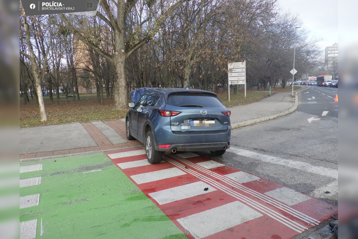 FOTO: Ranná nehoda na križovatke Ružinovská – Tomášikova, foto 3